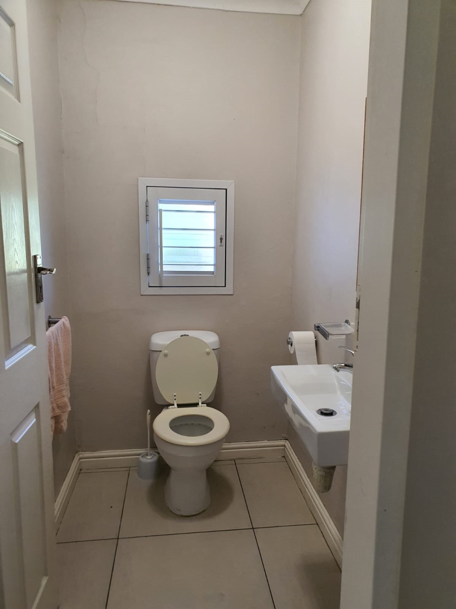5 Bedroom Property for Sale in Gonubie North Eastern Cape